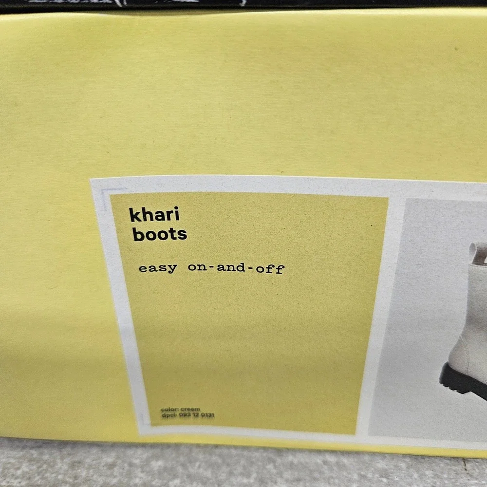 Art Class Khari Combat Boots Cream Faux Leather Black Laces Side Zip Kids Size 1